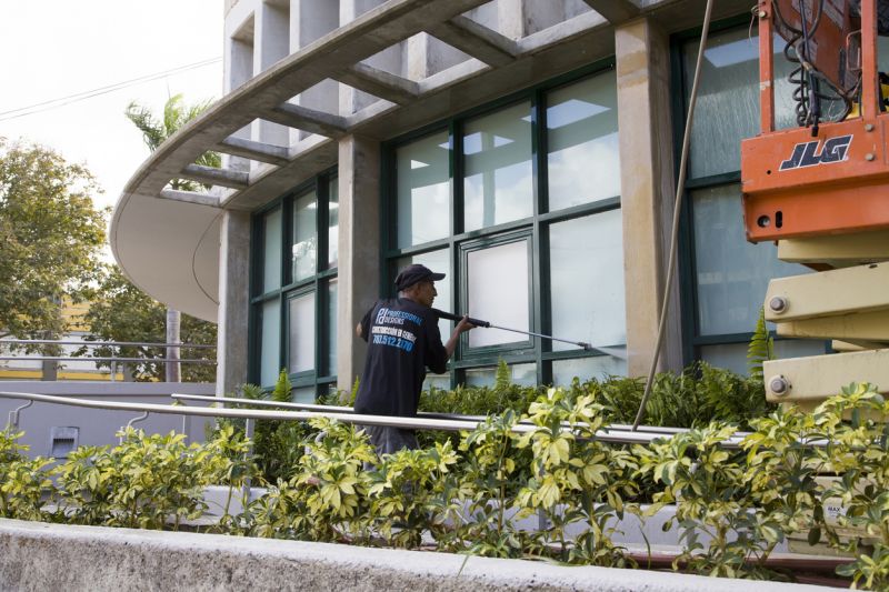 Professional Powerwashing Team